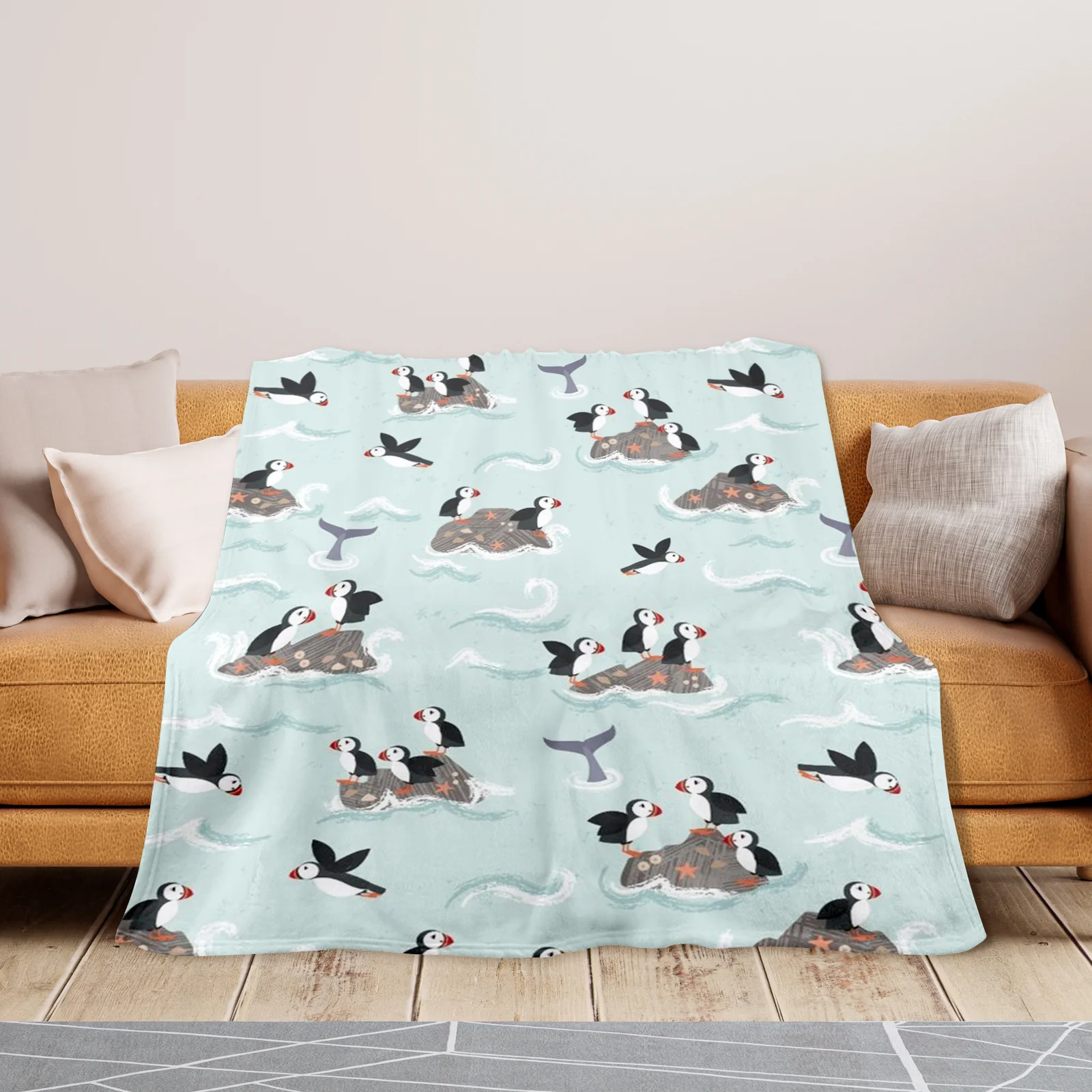 Splendida coperta con stampa animalier con modelli di pesci e oceanici di uccelli colline per un pezzo di accento per decorazioni per la casa ispirato a séene e nella natura