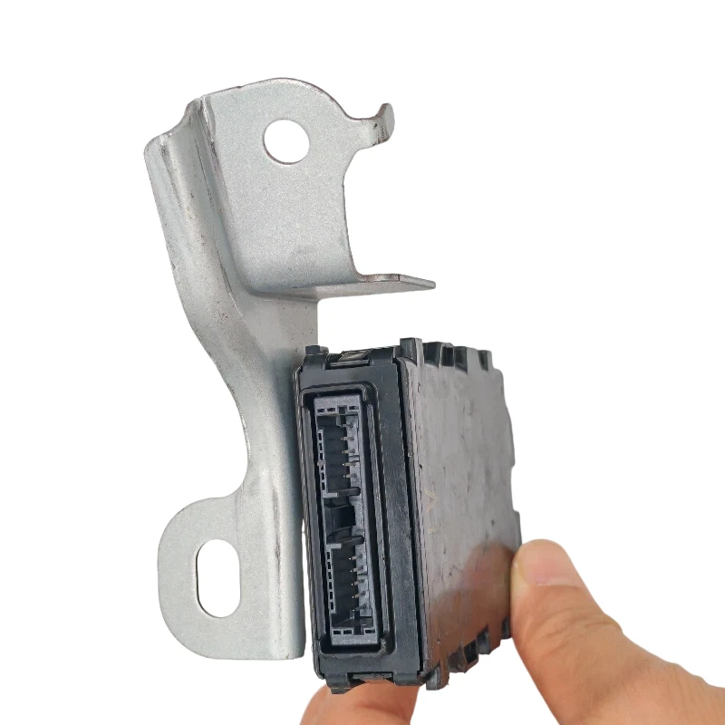 89100-06030 suitable for the original Toyota Corolla Hybrid and Toyota T-Rex Hybrid gateway ECU module 8910006030 1PCS