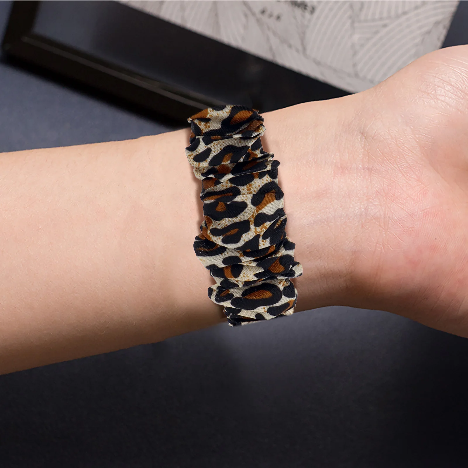 

Leopard Print Scrunchie Watchband Soft Elastic Replacement Strap for 20Mm Stylish Lightweight Comfort Fit