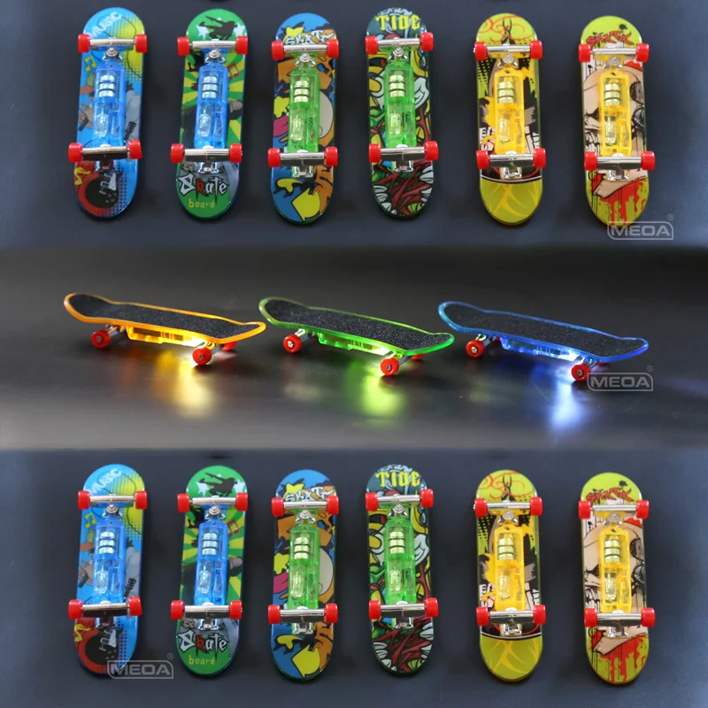 Doppia piastra di deformazione tavola da dito con lampada ponte in metallo luminoso mini skateboard colore casuale superficie smerigliata giocattoli da dito regalo