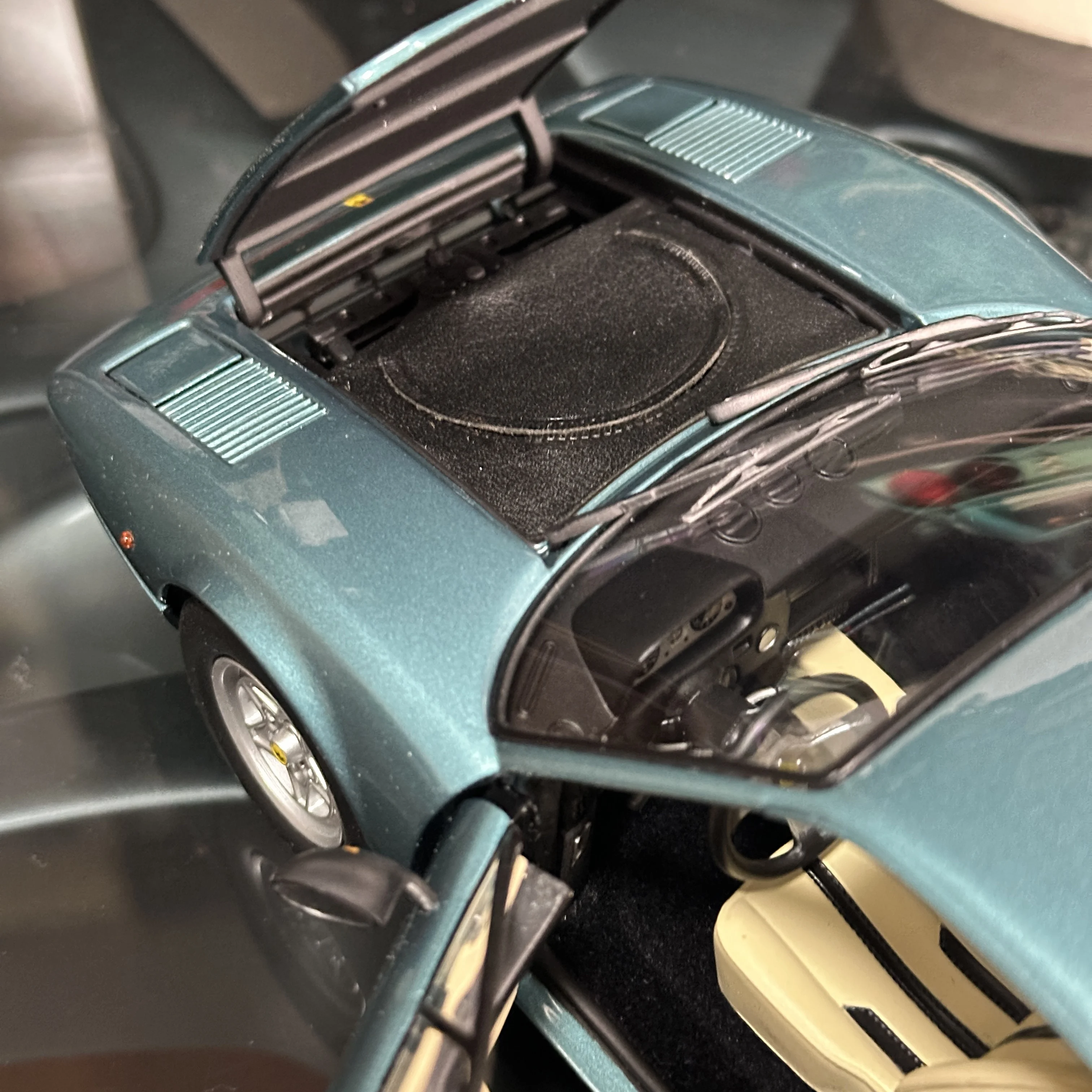 كيوشو 1:18 308GTB باريس عرض السيارات طبعة محاكاة طبعة محدودة جميع المفتوحة سبيكة معدنية ثابتة سيارة لعبة مجسمة هدية