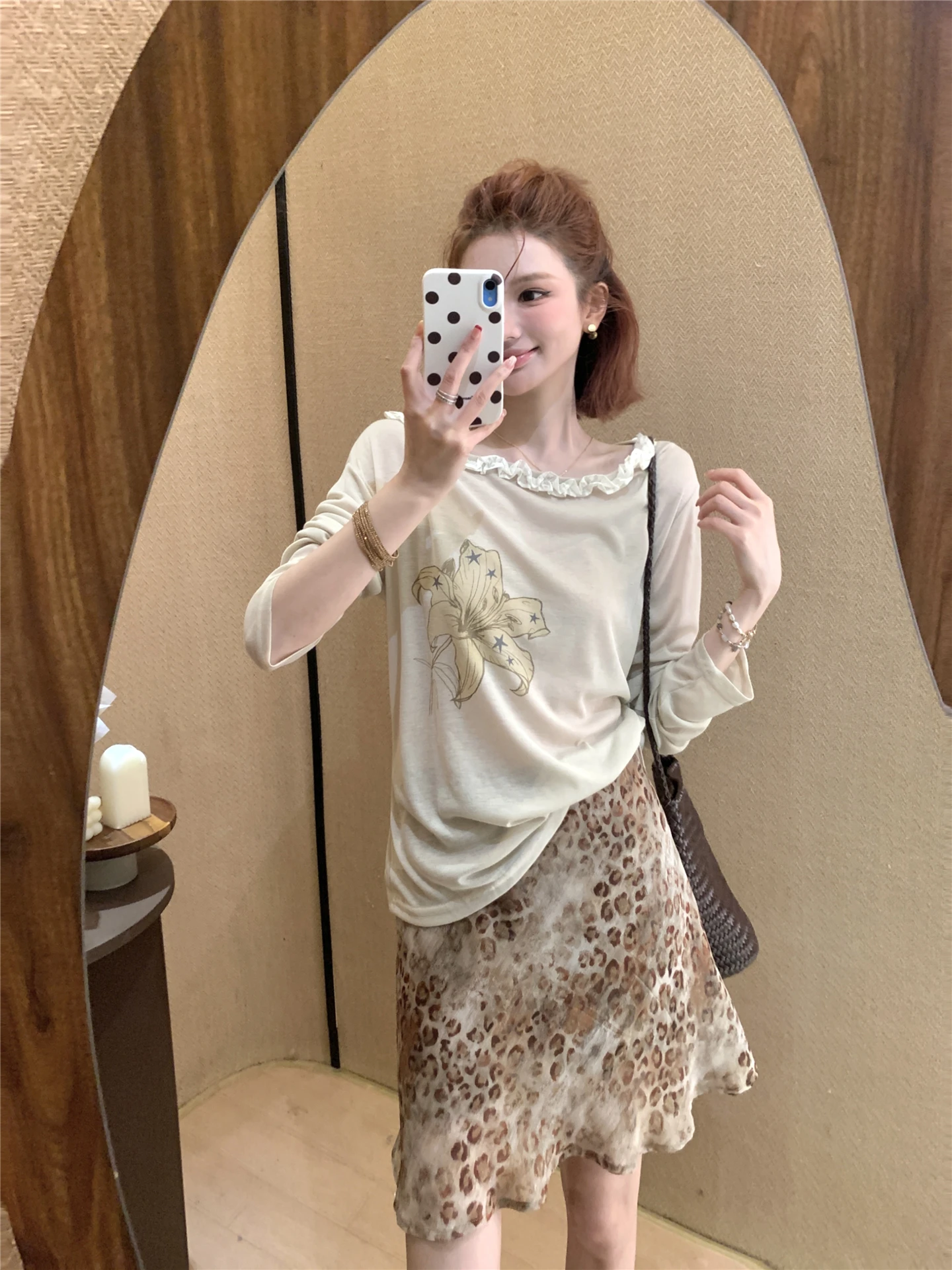 

Повседневная тонкая трикотажная рубашка для женщин на весну-лето, с принтом, для отдыха, из мягкого полиэстера, с круглым вырезом, длинным рукавом, с растительным цветочным узором