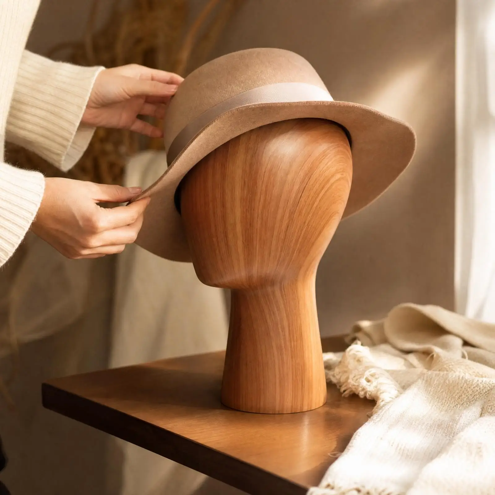 Freestanding Head Mannequin Wood-Grain Finish Faceless Head Mannequin Stable for Boutiques, Retail Counters, Home Organization