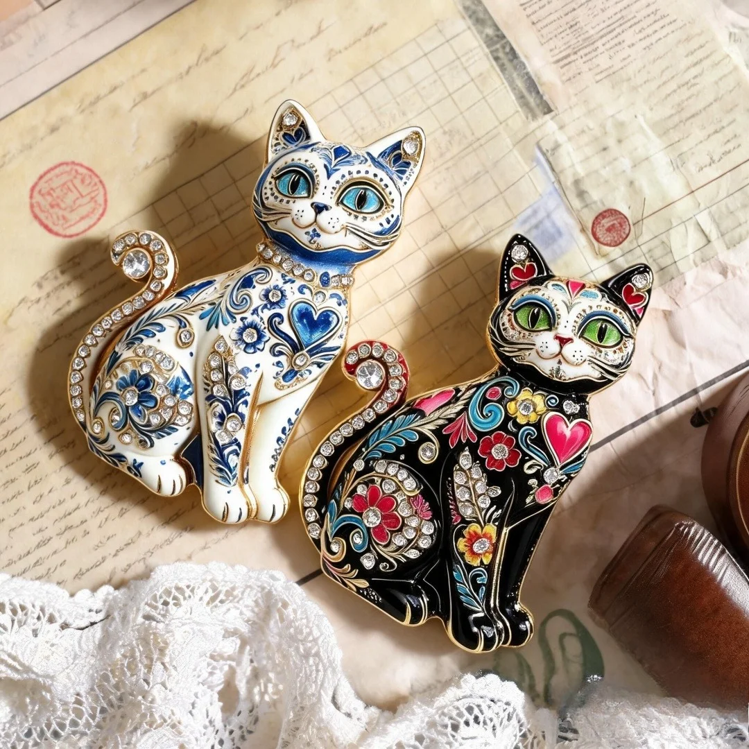 Elegante Vintage-Katzenbrosche, zweifarbig, mit Emaille und Strasssteinen, bemaltes Tiermotiv, geeignet für Damen und Herren, für Büro und Partys. – Detail 1