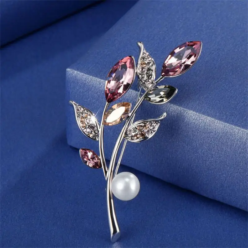 Luxury Crystal Bouquet Brooches Trendy Rhinestone Flower Brooch Pins For Women Corsage Suit Sweater Clothing Accessories Gift