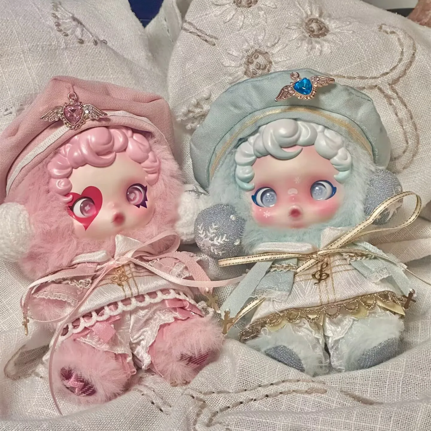 4個/セット スカルパンダ服 10CMコットン人形用 可愛いレトロベレー帽 ケープセット 人形DIY着せ替え人形アクセサリー ギフト用