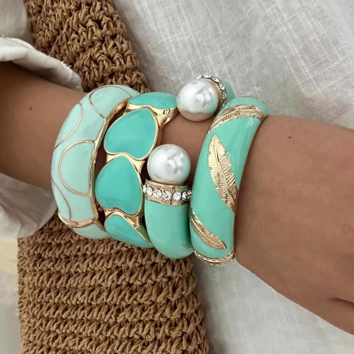 Punk Enamel Feather Pattern Shape Metal Wide Bangles for Women Geometric Irregular Spring Pearl Charm Bracelets Dopamine Jewelry