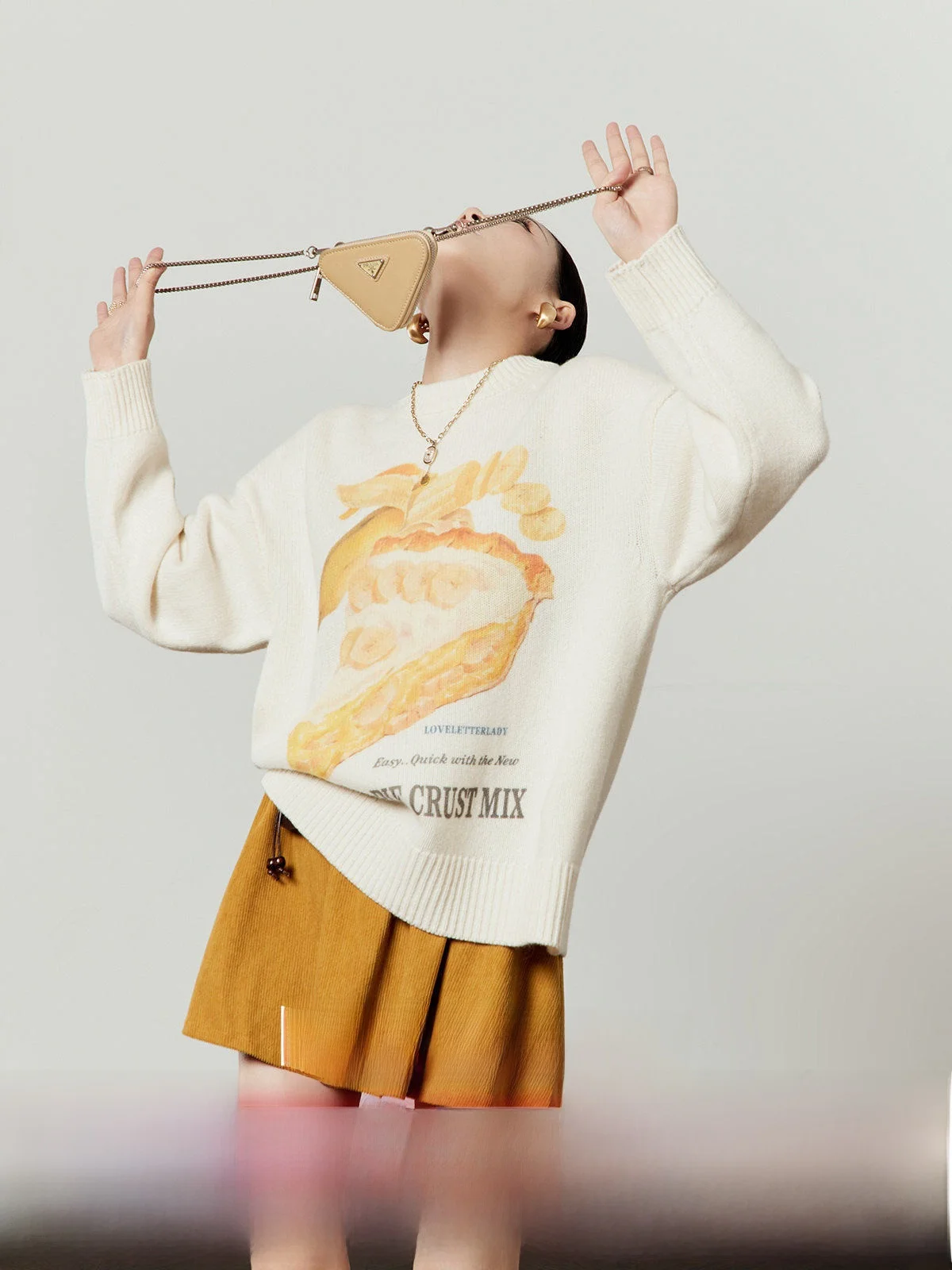 

Белый вязаный свитер с круглым вырезом для женщин, новинка весенней коллекции, с принтом «Банановая пицца», свободного кроя, с длинными рукавами, повседневный топ с завязками