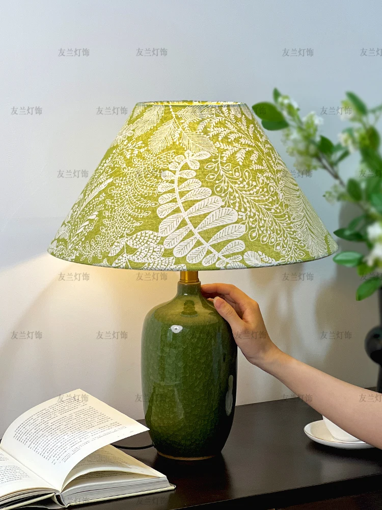 

Table lamp, retro emerald green borneol crack glaze ceramic bedroom ambient light, decorative desktop ornament bedside