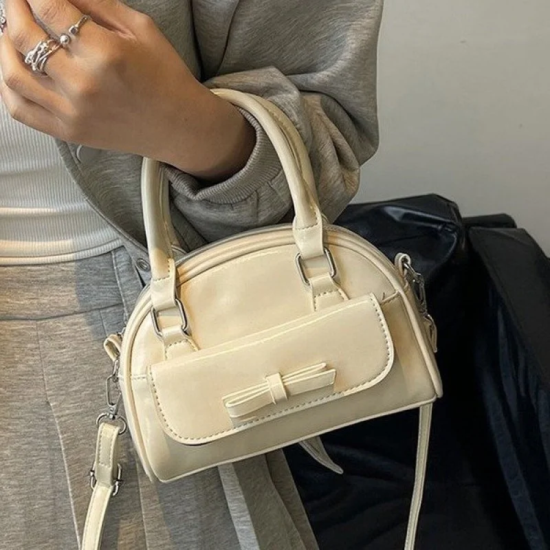 

Luxury Designer Paris Fashion Tote Bag For Elegant Women Business Commuter With Large Capacity Trendy Design