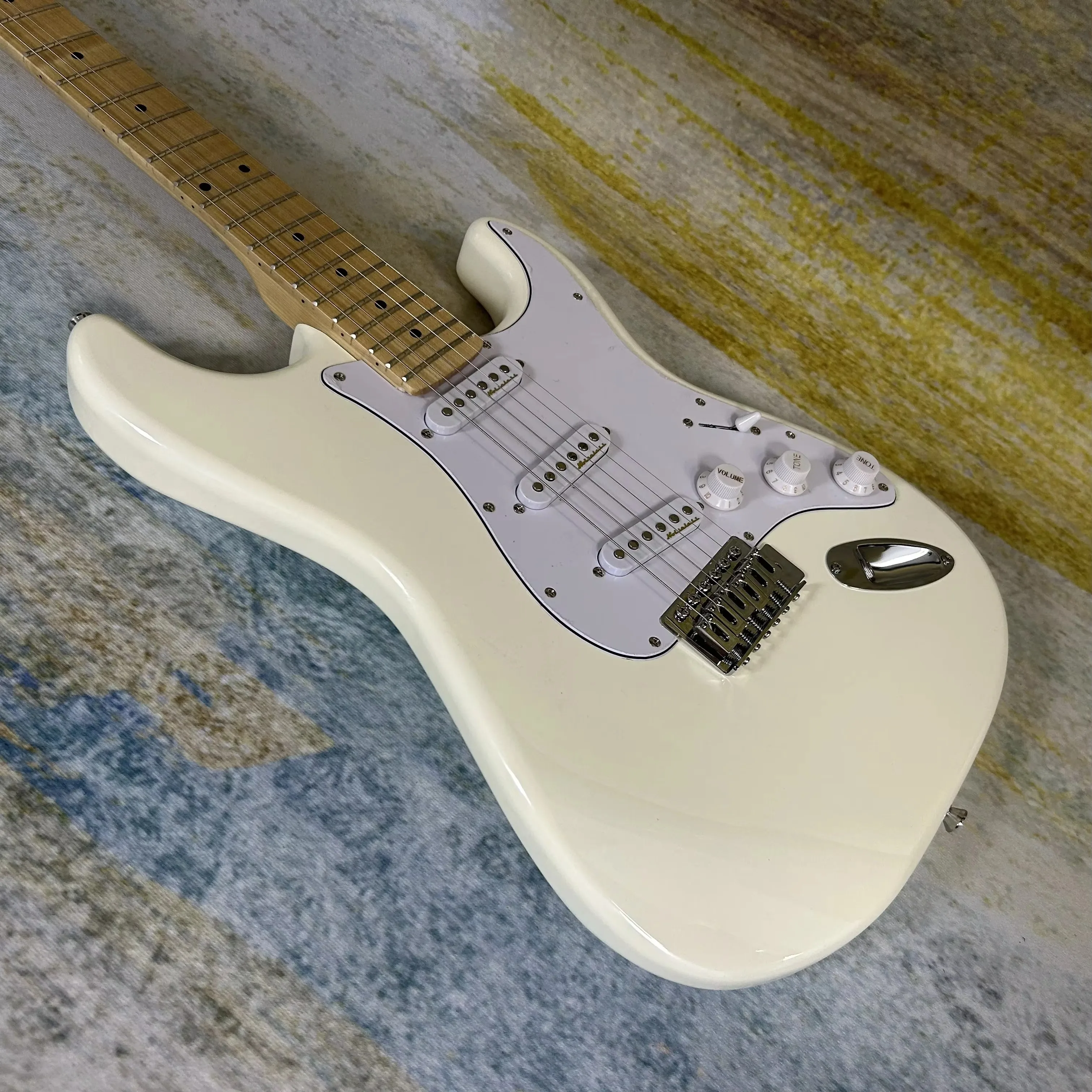 Gleeson High Quality Electric Guitar Creamy Body Maple Neck and Fingerboard Chrome Hardwareoard High Quality Free Shipping