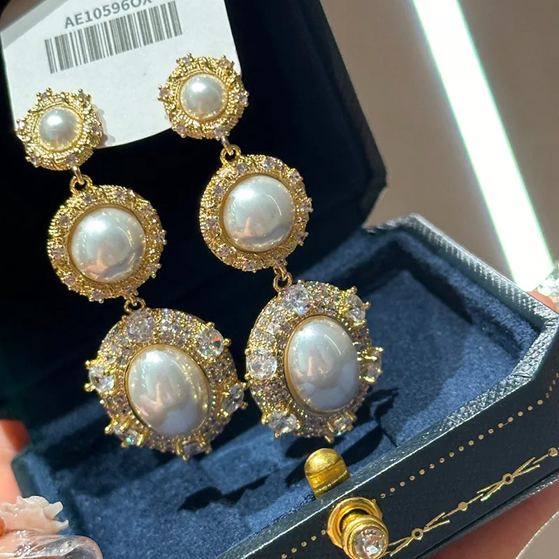 

Elegant light luxury pearl exquisite temperament earrings