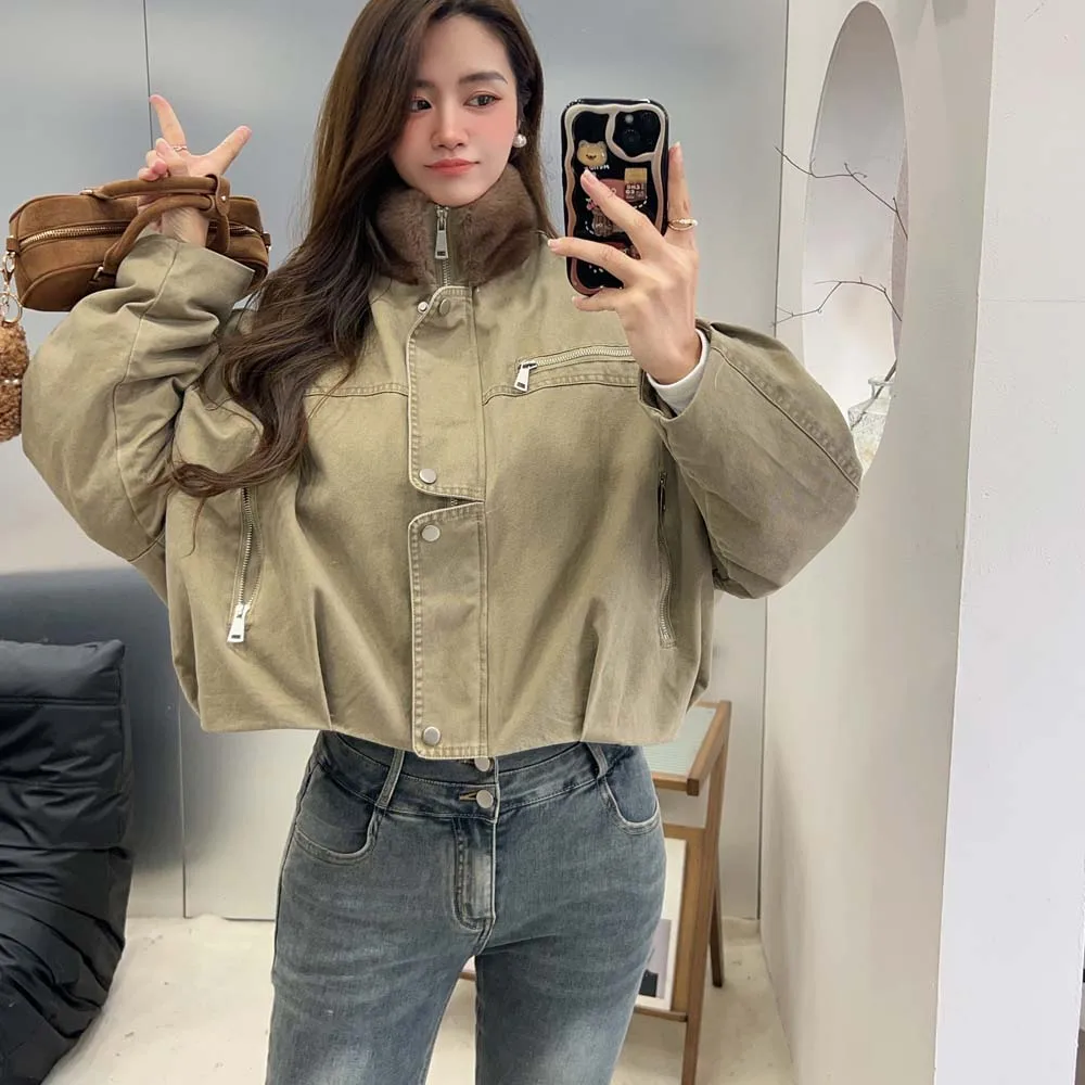 معطف فرو كوري جديد عالي الجودة لعام 2025 بياقة من المينك للشابات سترة قصيرة من ريش الإوز