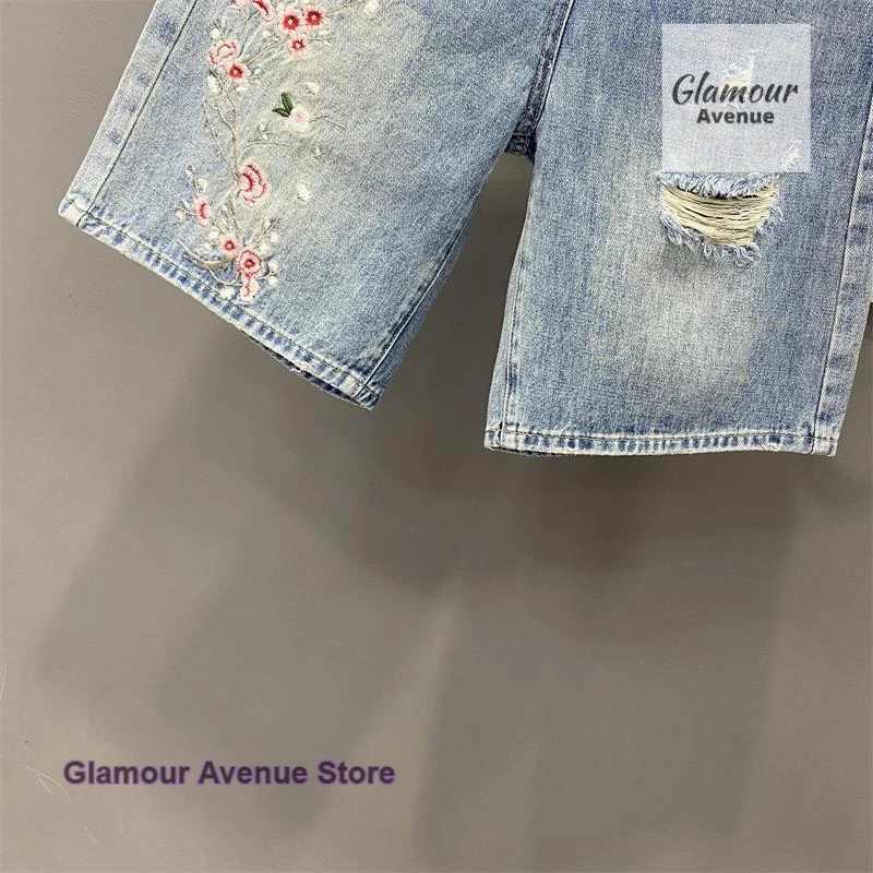 Light blue retro embroidered flowers with thin holes and straight pants for women's summer new fashion denim cropped pants.