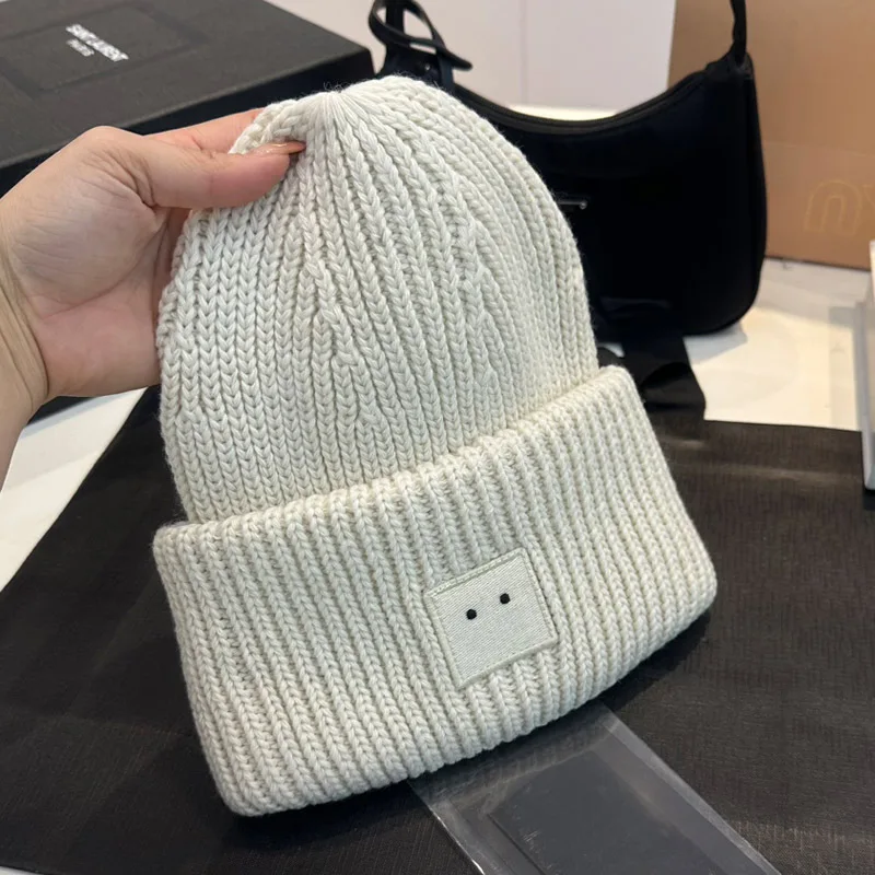 

2025 Smiling Face Hats Unisex Women's Autumn and Winter Solid Knitted Ac Double Layer Studio Warm Warm Knitted Beanie