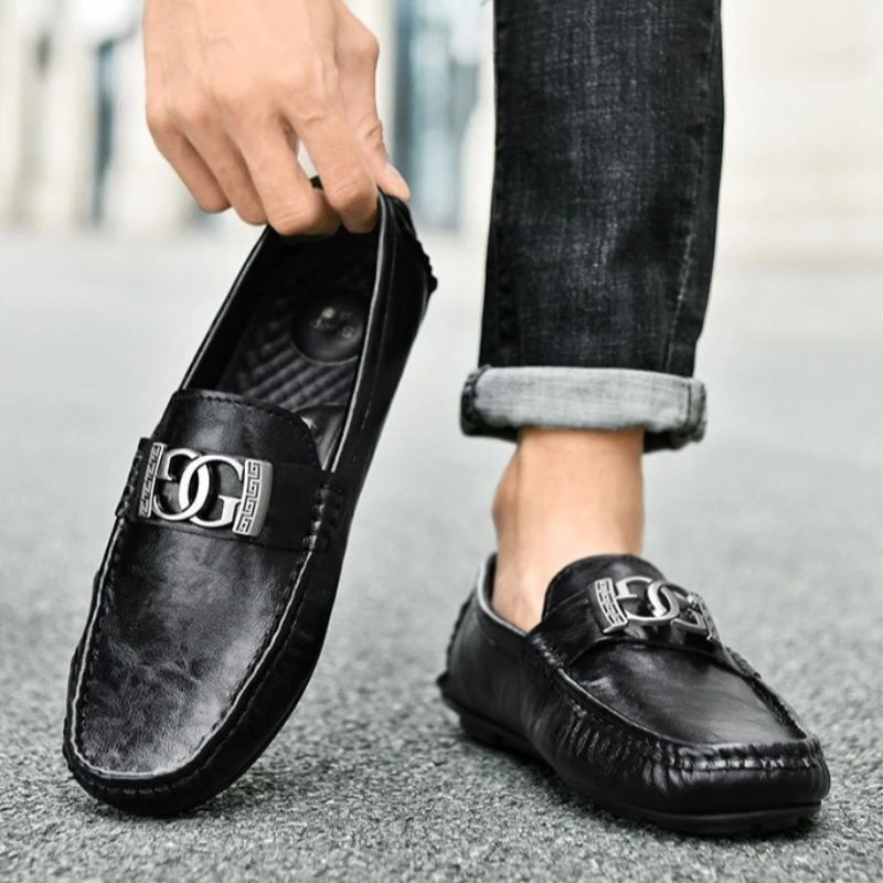 

2025 Новая дизайнерская мужская обувь в деловом стиле, официальная обувь из натуральной кожи, кожаные туфли без шнуровки с мягкой поверхностью, модные лоферы