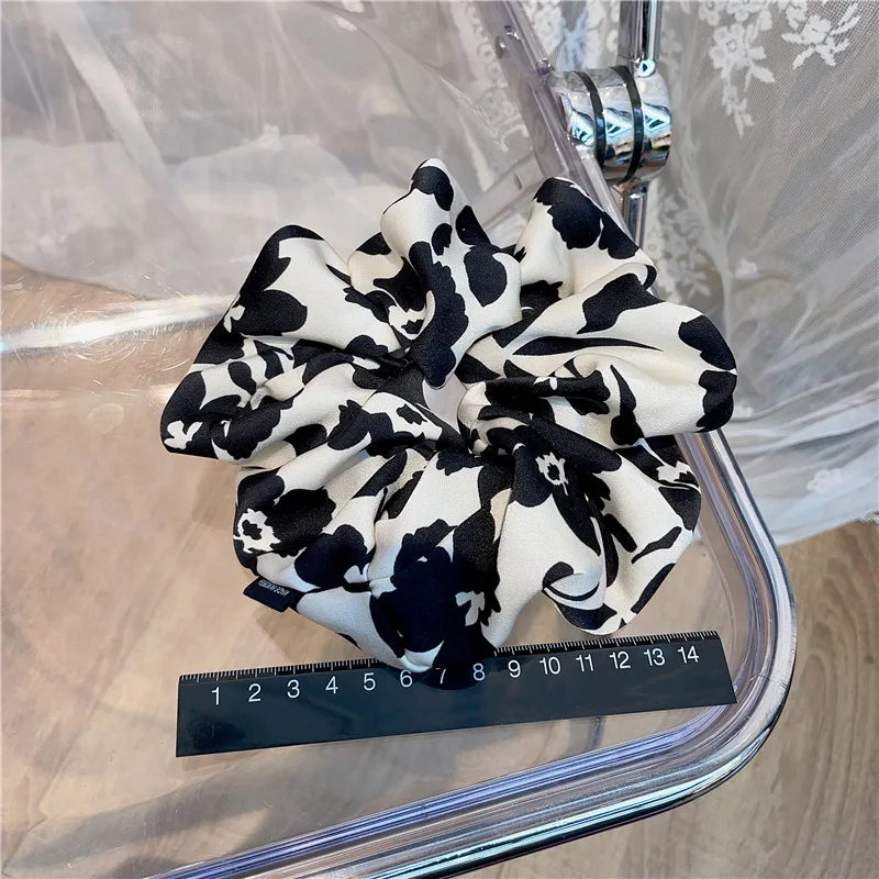 Ins Hot Selling High Sense Geometric Figure Satin Hair Ornaments Imitation Silk Scrunchie Elastic Rubber Band Hair Scrunchies