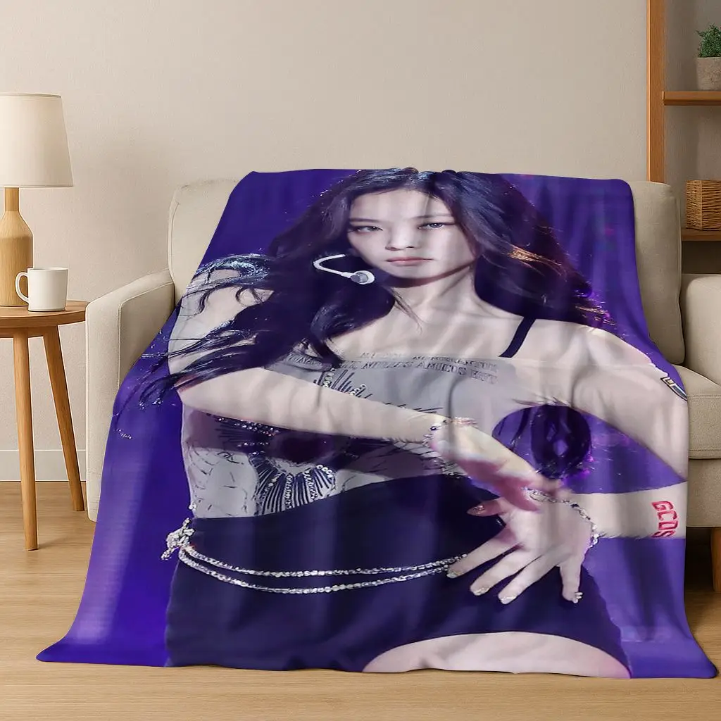 ثلاثية الأبعاد جيني كيم Kpop B-أسود الوردي المغني ستار الفانيلا بطانية لينة رمي بطانية للسرير غرفة نوم غرفة المعيشة السفر نزهة هدية #4