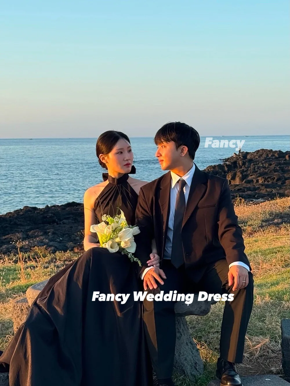 화려한 공주님 스타일 블랙 홀터 웨딩드레스 한국 촬영용 A라인 태피터 브라이덜 가운 플로어 기장 백리스 맞춤 제작