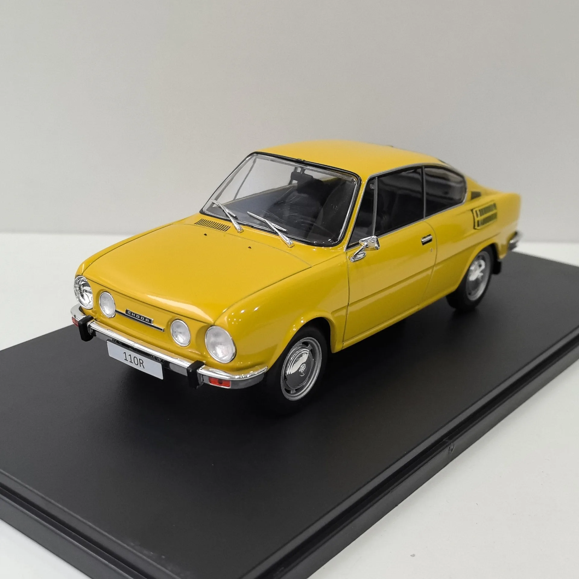 

Без коробки, литой под давлением WHITEBOX, масштаб 1/24, SKODA 110R, модель автомобиля из сплава, Коллекционная игрушка, подарок, сувенир, демонстрационный орнамент