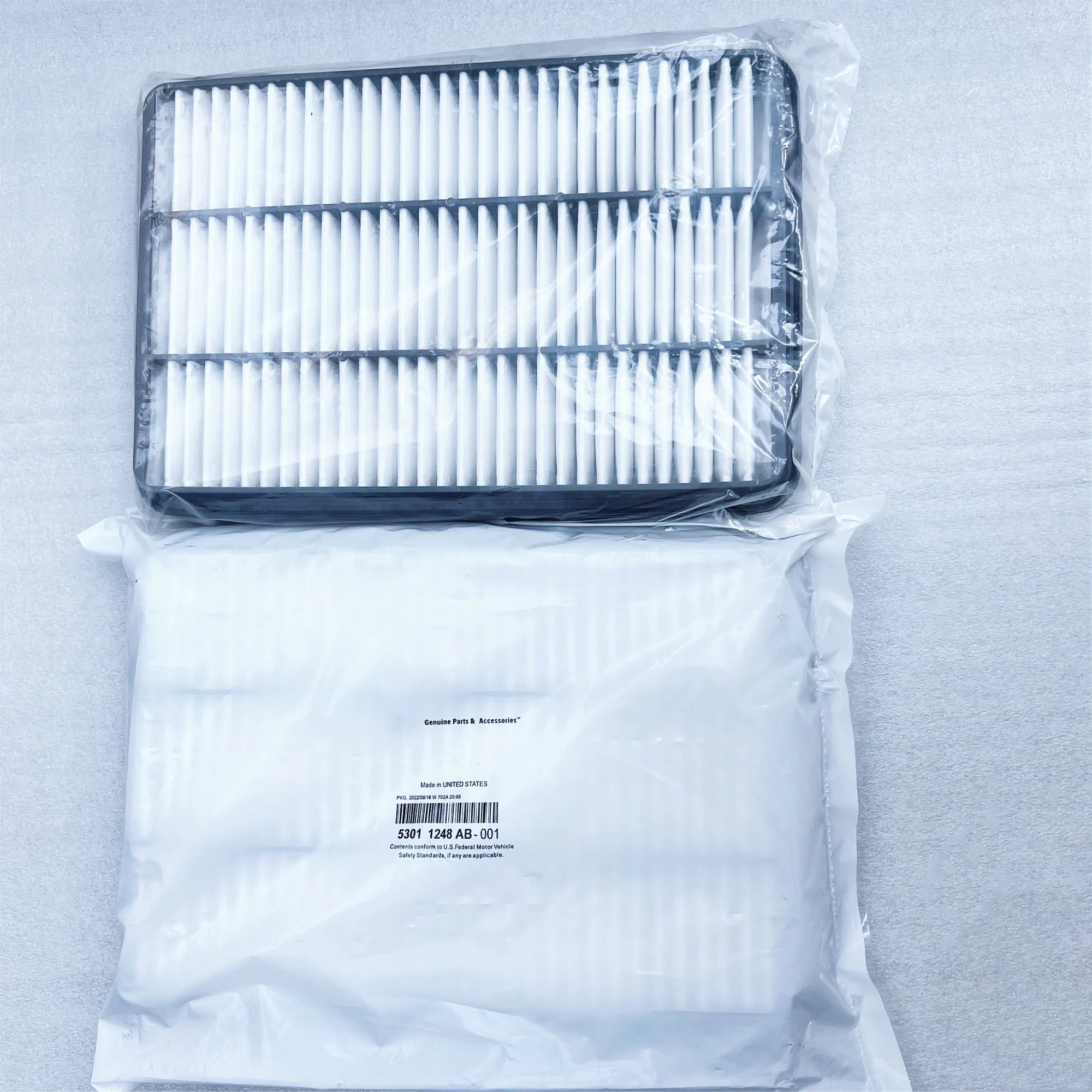 A Set Of Air Filters 53011248AB.53011248 Suitable For: Chrysler Dodge Avengers DT D2 DJ DR AM 1500 2500 3500