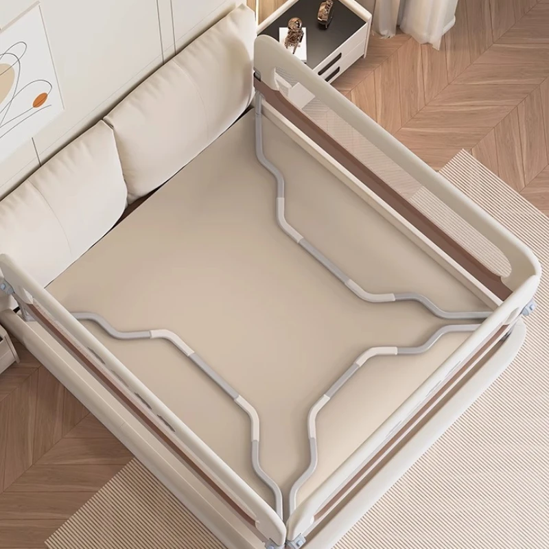 Lekka, przenośna bramka do łóżeczka dziecięcego z torbą do przenoszenia ‌   Odłączana poręcz podróżna z systemem szybkiego blokowania jednym przyciskiem