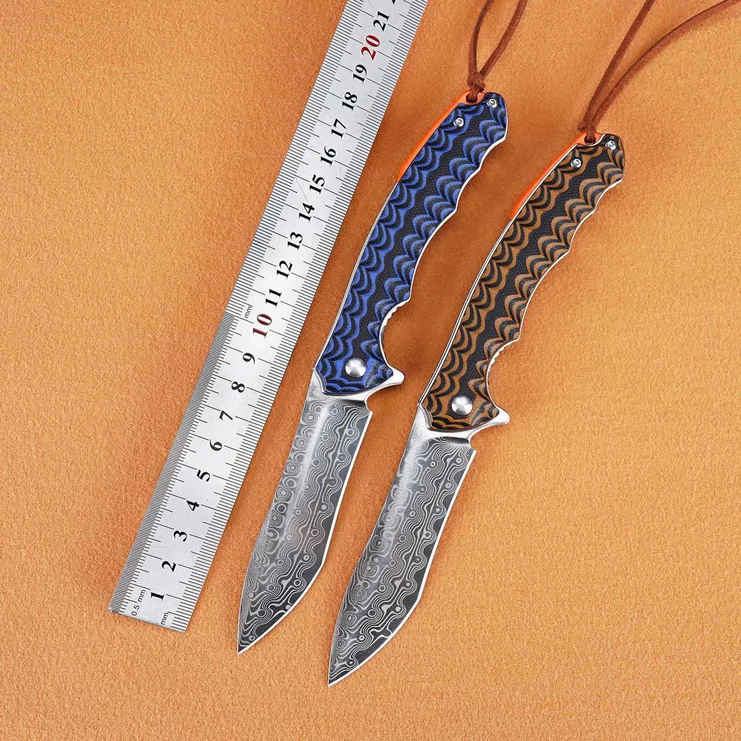Cuchillo Plegable de Acero Damasco DM030 con Mango G10 de Color Original, Herramienta Portátil para Supervivencia al Aire Libre, Camping y Uso Diario (EDC)