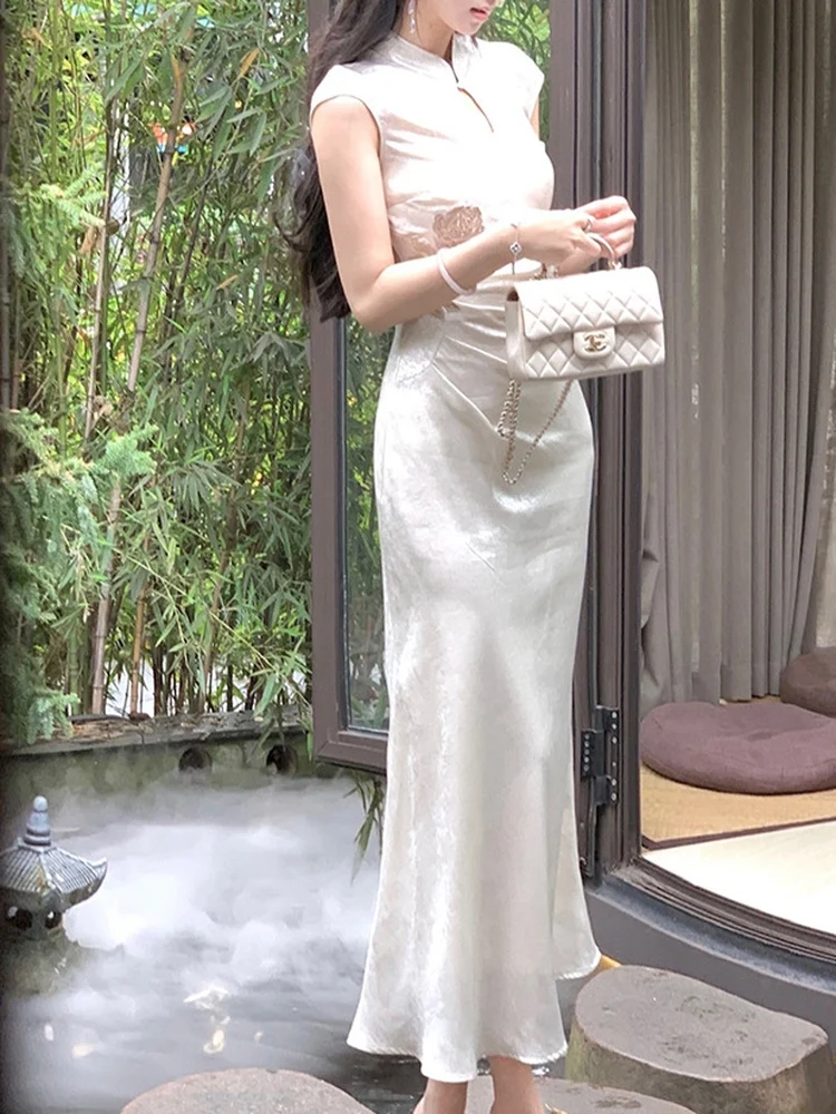 فستان طويل أنيق بأسلوب صيني تقليدي من الساتان مع تصميم ضيق عند الخصر وذيل السمكة، تنورة نسائية عصرية بخصر مرتفع وقصة A