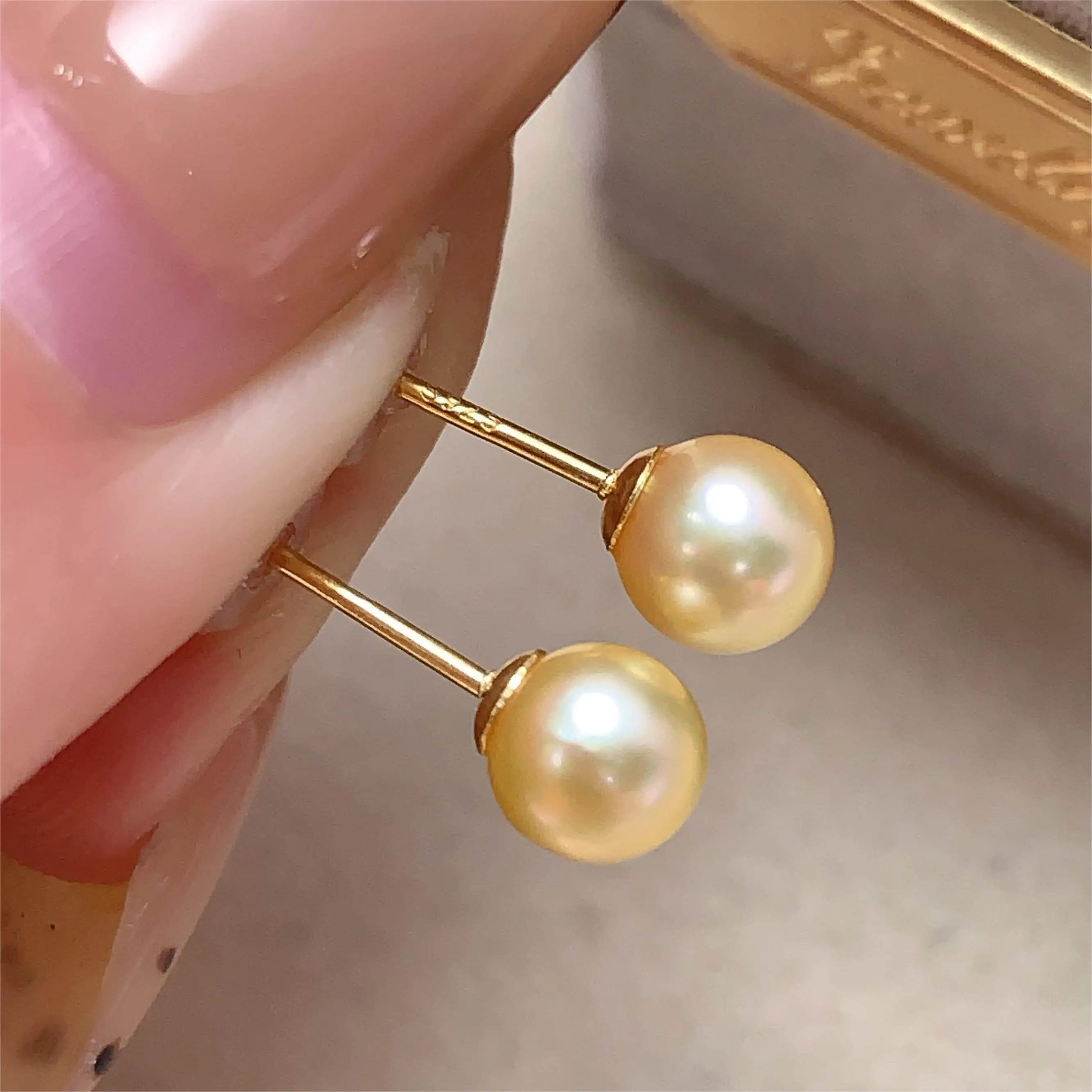 

Classic AAAA8-9mm 9-10mm Natural South Sea Round Golden Pearl Earrings 925s