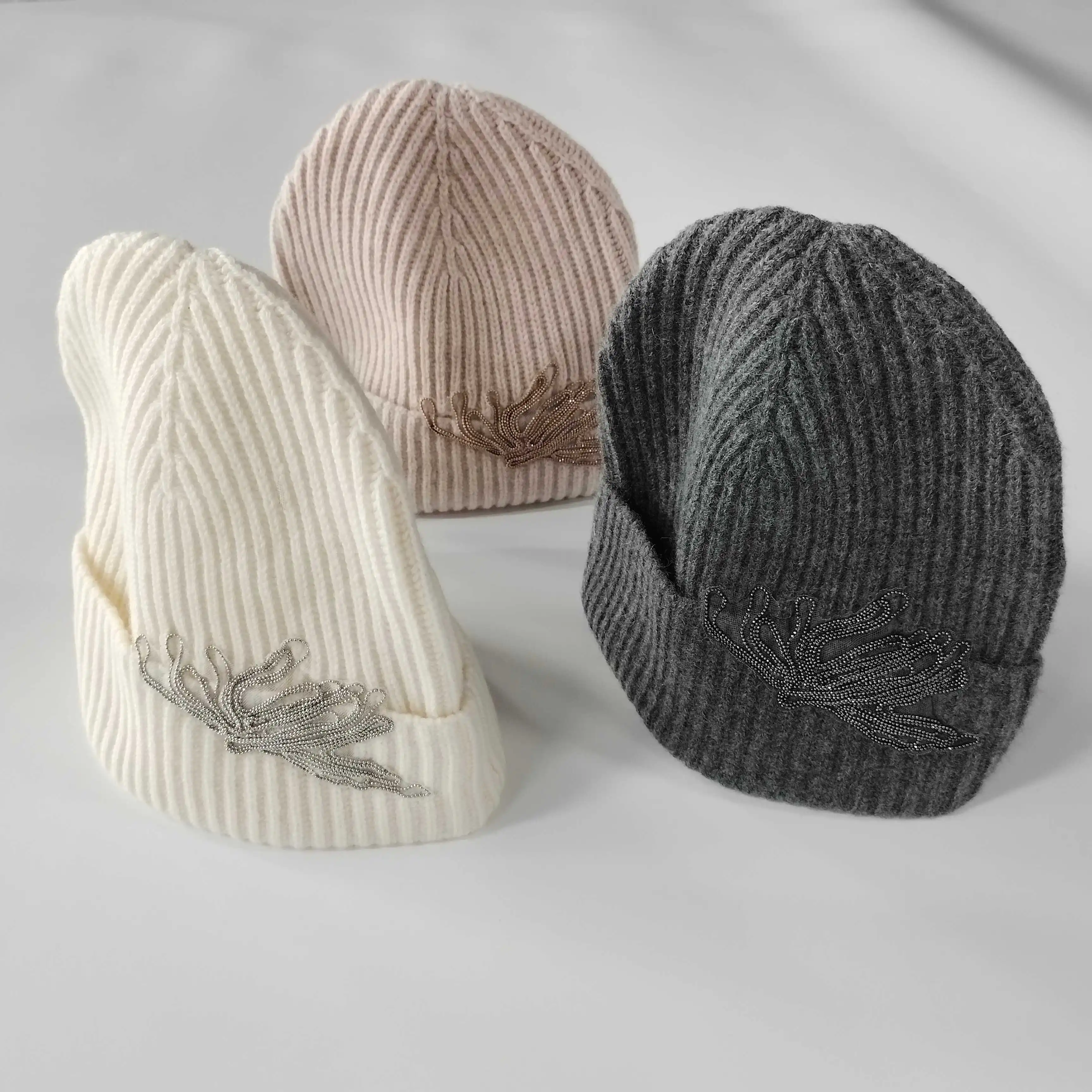 New Autumn And Winter Cashmere Knitted Hat For Women All-Match Warm Hat Wool Hat Earmuffs Pullover Hat Beaded Flower