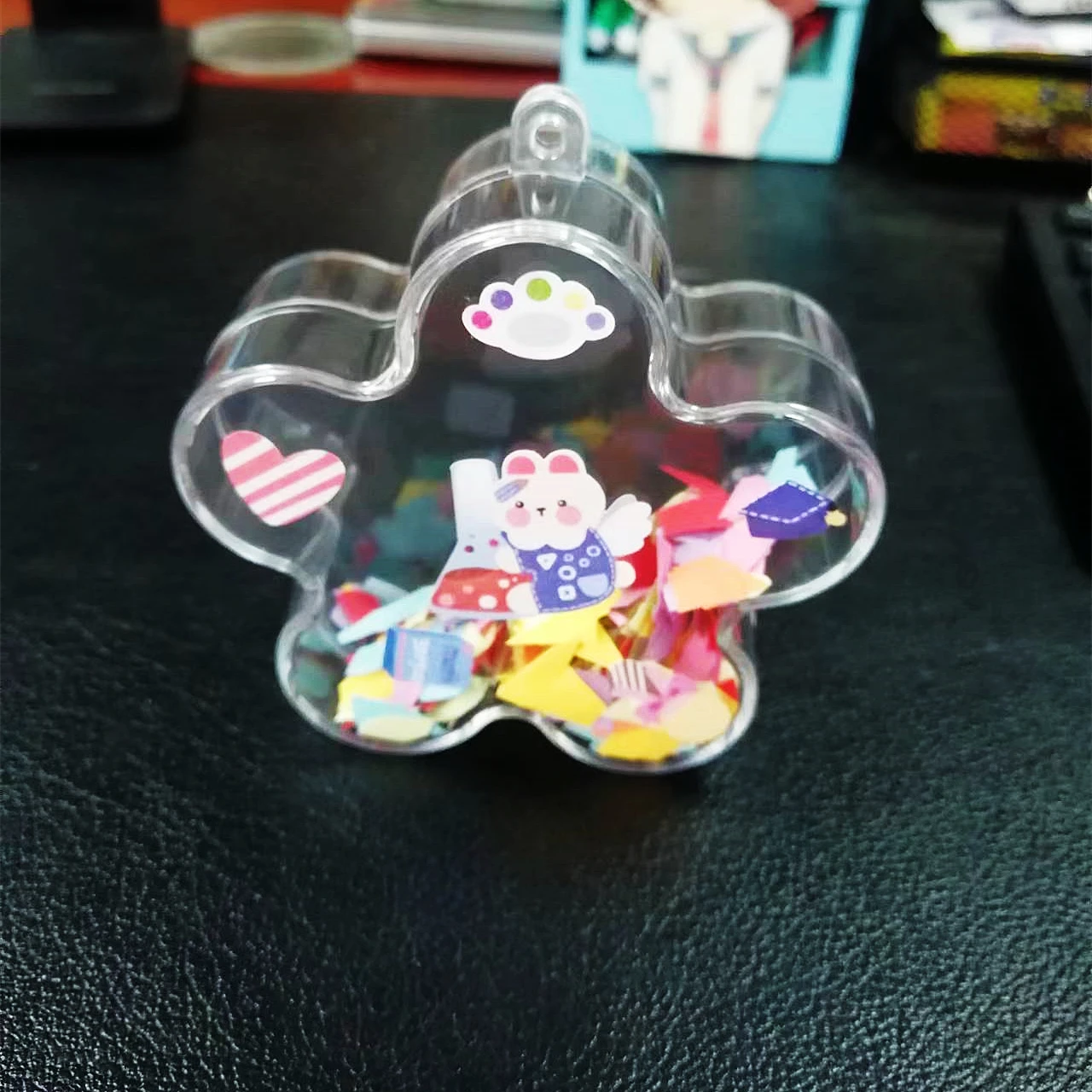 

10pcs of Transparent flower box hanging ornaments. Five-petaled flower hard plastic container.