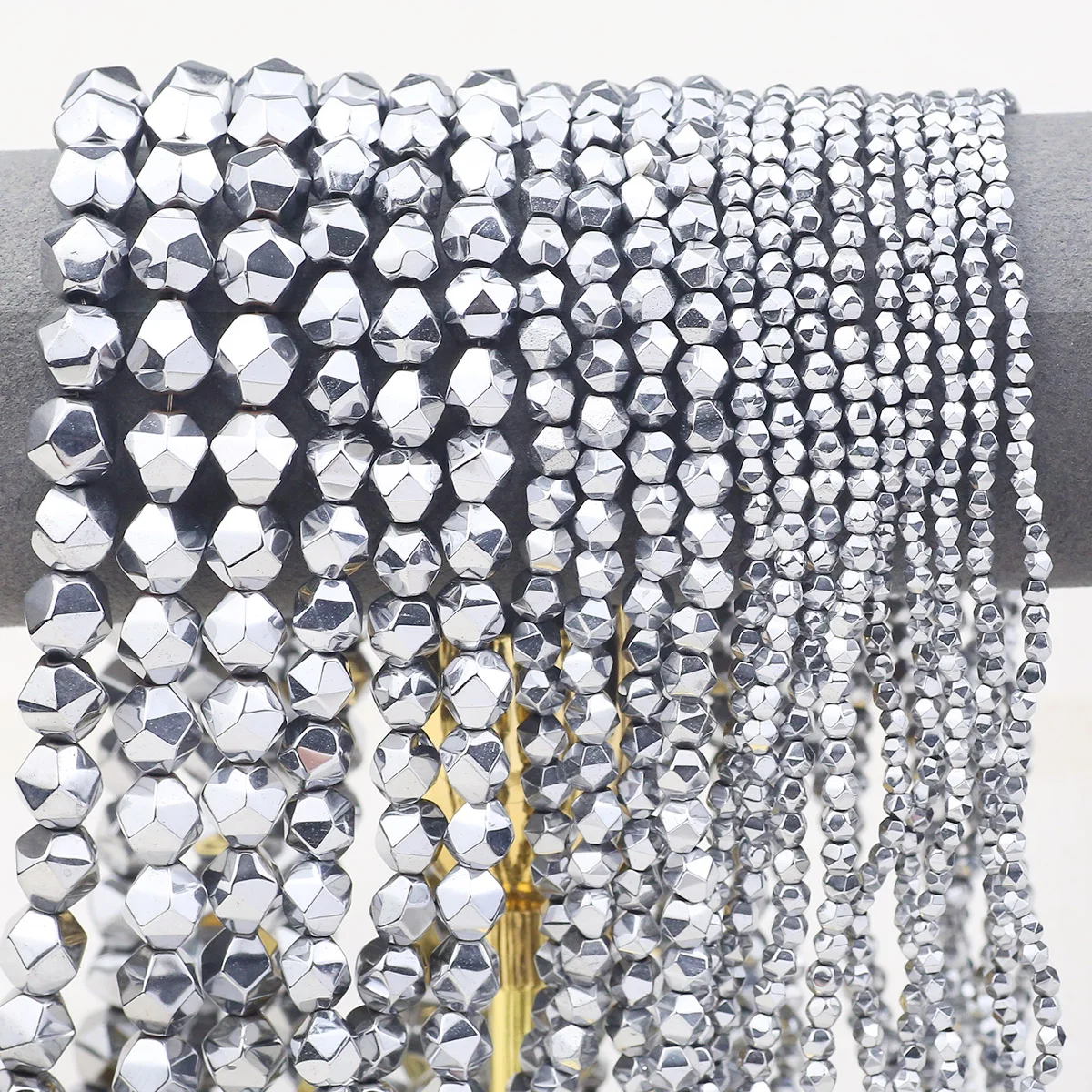 Kesim Açısı Üçgen Hematit Beyaz K Renk Spacer dağınık boncuklar Takı DIY Kolye Bilezik Küpe Aksesuarları 3/4/6/8/10mm