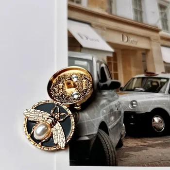 5 adet Moda Metal Arı Düğmeleri 18mm Üç Boyutlu Arı Güzel Sap Düğmeleri Elbise Dikiş Aksesuarları