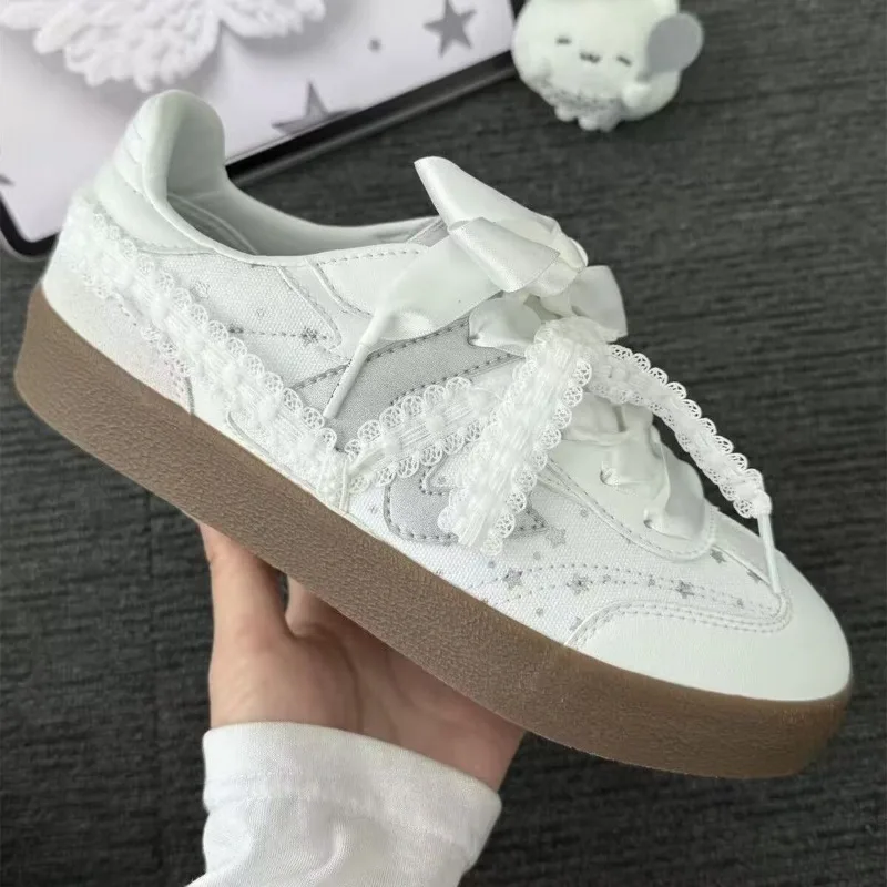 Women's Sneakers Fashion Trendy Lace Star Design Low Top Loafers 2026 New Splicing Thick Sole Comfort Women Shoes Tênis Feminino