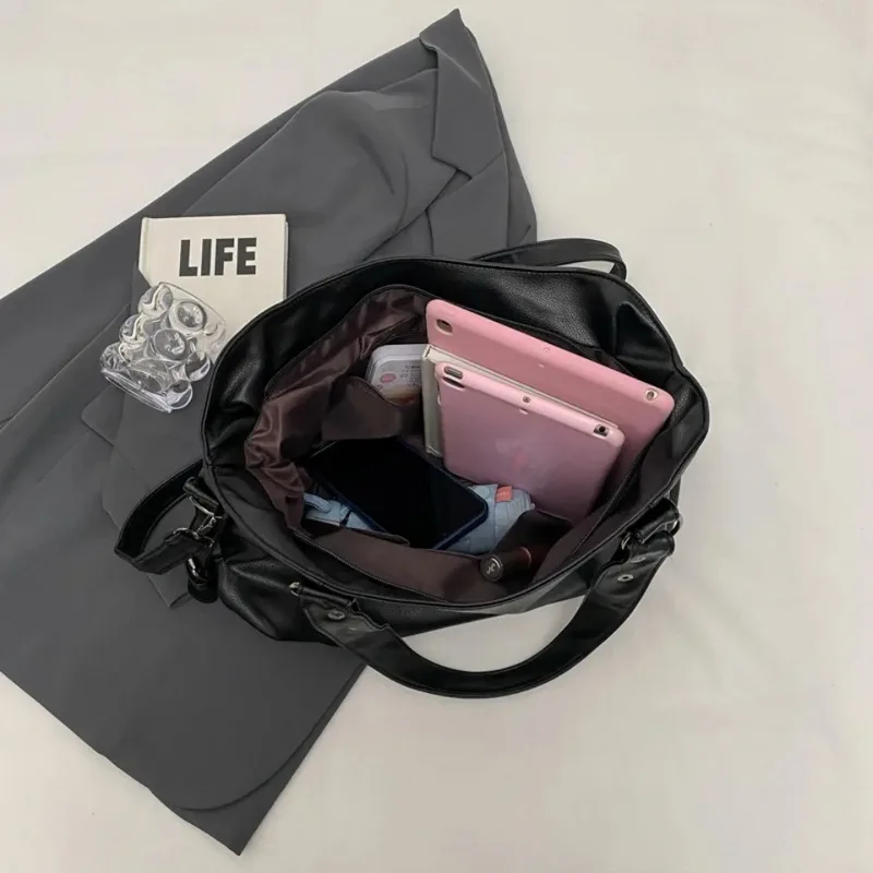 Bolsa de Ombro Feminina Grande em Couro Macio para Laptop — foto 6
