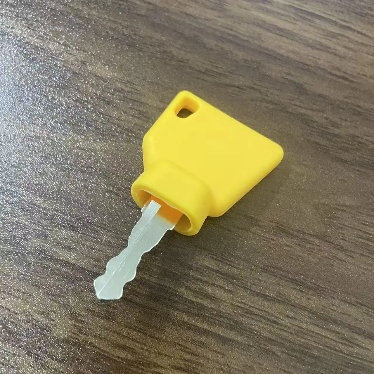 For JCB 220, 240, 360, 290, 370 Ignition Switch Key High Quality Color: Yellow  Driver's door key - Image 4