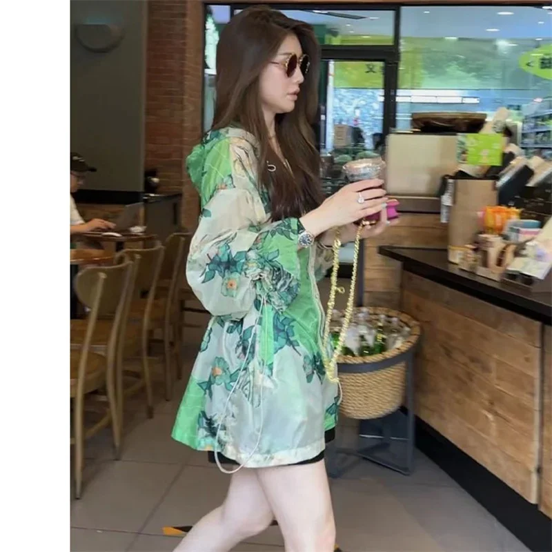 Verão casual com capuz roupas de proteção solar para feminino coreano solto encaixe floral gelo seda cardigan moda jaqueta superior fina