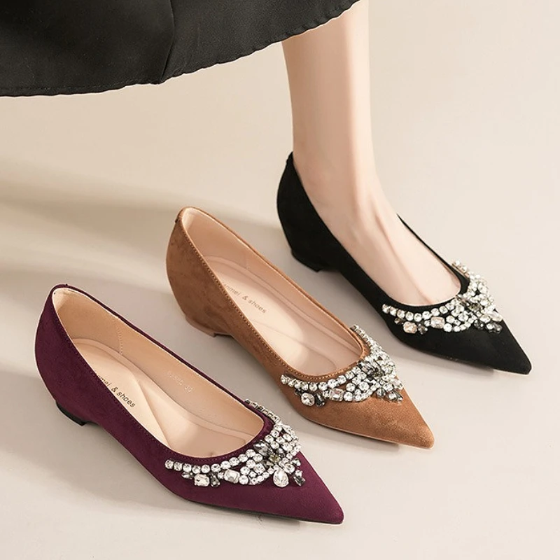 Замшевая женская обувь с острым носком и бриллиантами, удобная осенне-зимняя обувь на мелком каблуке, женские модные туфли-лодочки на низком каблуке, элегантная офисная обувь