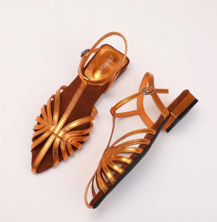 

Женские римские сандалии на низком каблуке с ремешком на щиколотке и пряжкой, с заостренным носком, ажурные, с Т-образным ремешком, на каблуке, для женщин