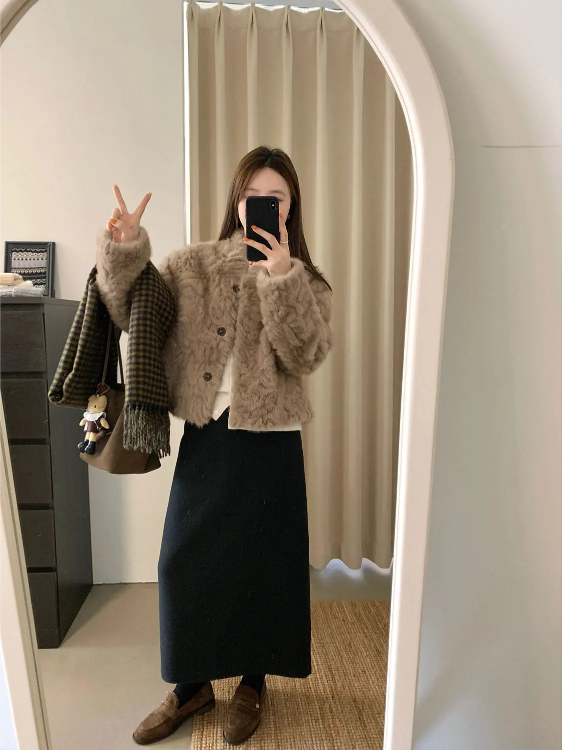 

Korean Sle ort Outerwear Soft Furry Polyester Fiber Women's Loose Fit Faionable Fake Fur Coat Skin-friendly Winter Jaet