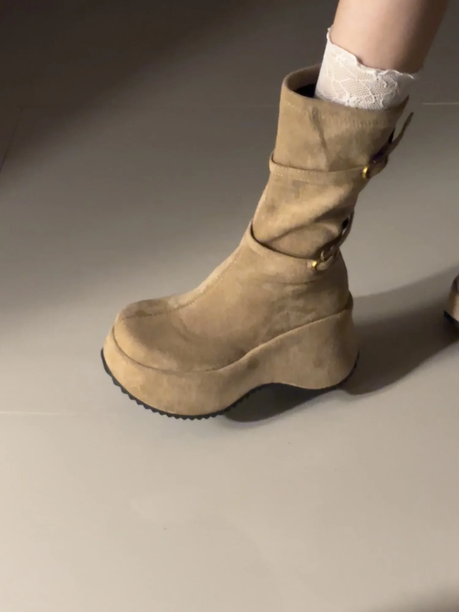 

Retro Korean Sle Velvet Surface Mid-Calf Boots Women's 2025 Winter New Faion Versatile Heightening Boots