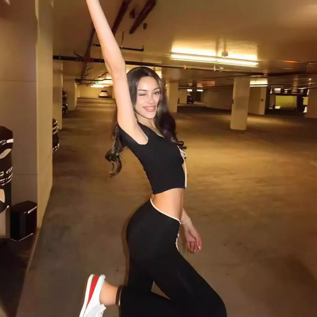 

Summer European American Style Women's Fashion Set Short-Sleeved Square Neck T-shirt Slim Fit Low Waist Micro Flared Trousers