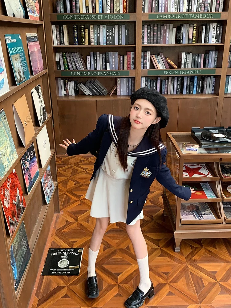 

Повседневный корейский женский костюм-пиджак в академическом стиле, модный, весенняя новинка, осенний наряд, с длинными рукавами, V-образным вырезом и пуговицами