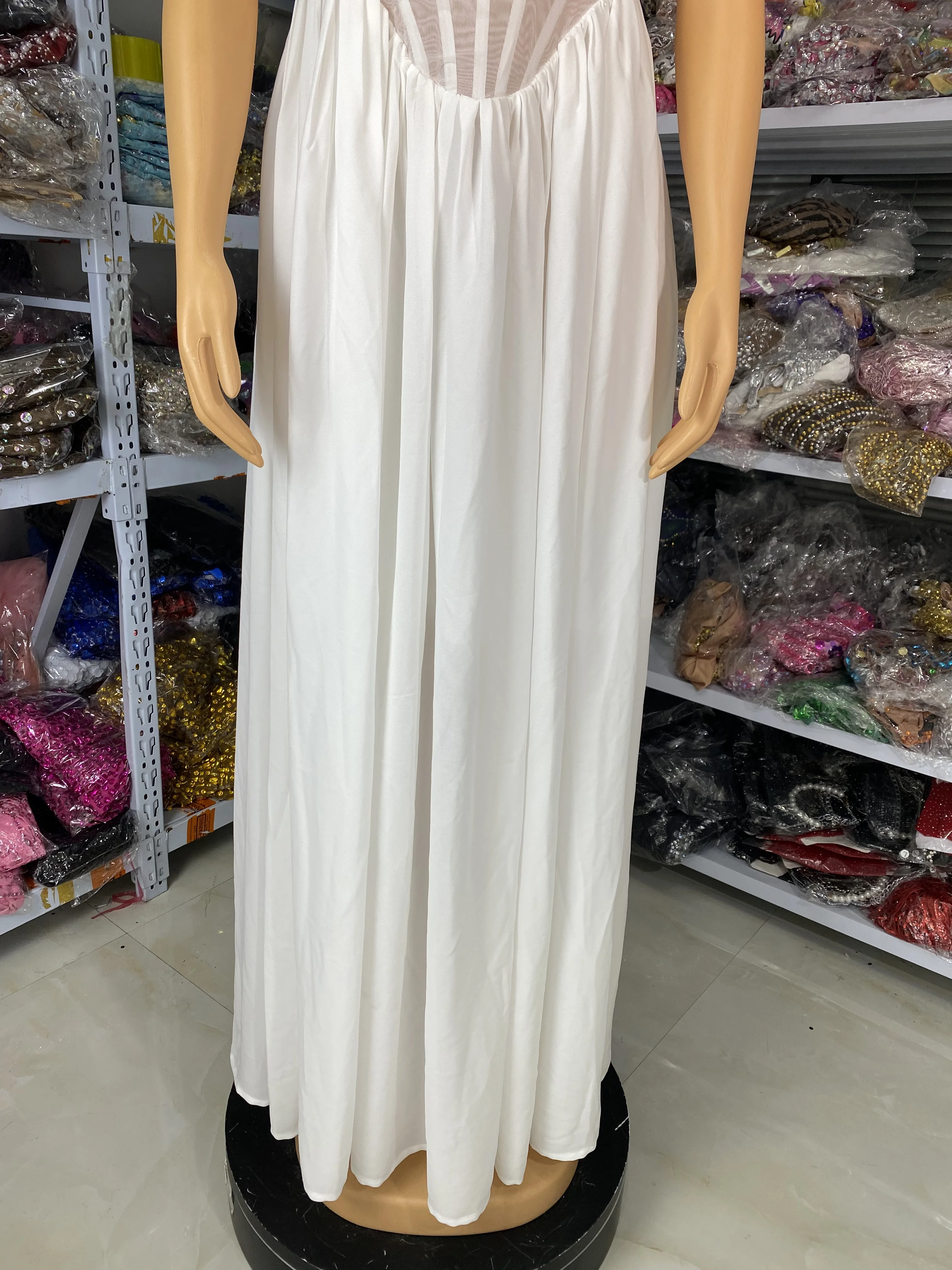 Abiti da ballo bianchi di lusso da donna Corsetto trasparente Top in chiffon Fondo maxi Abiti da festa di nozze da sera per celebrità lunghi di compleanno