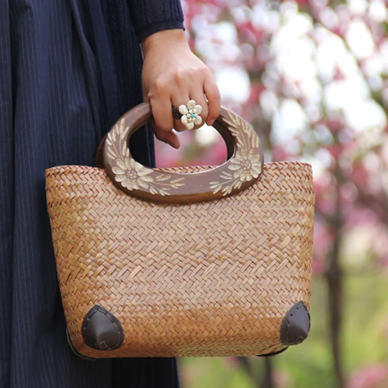 Handwoven women bag fashion carved wood handle woven handbag 2024 new leisure vacation summer beach bag