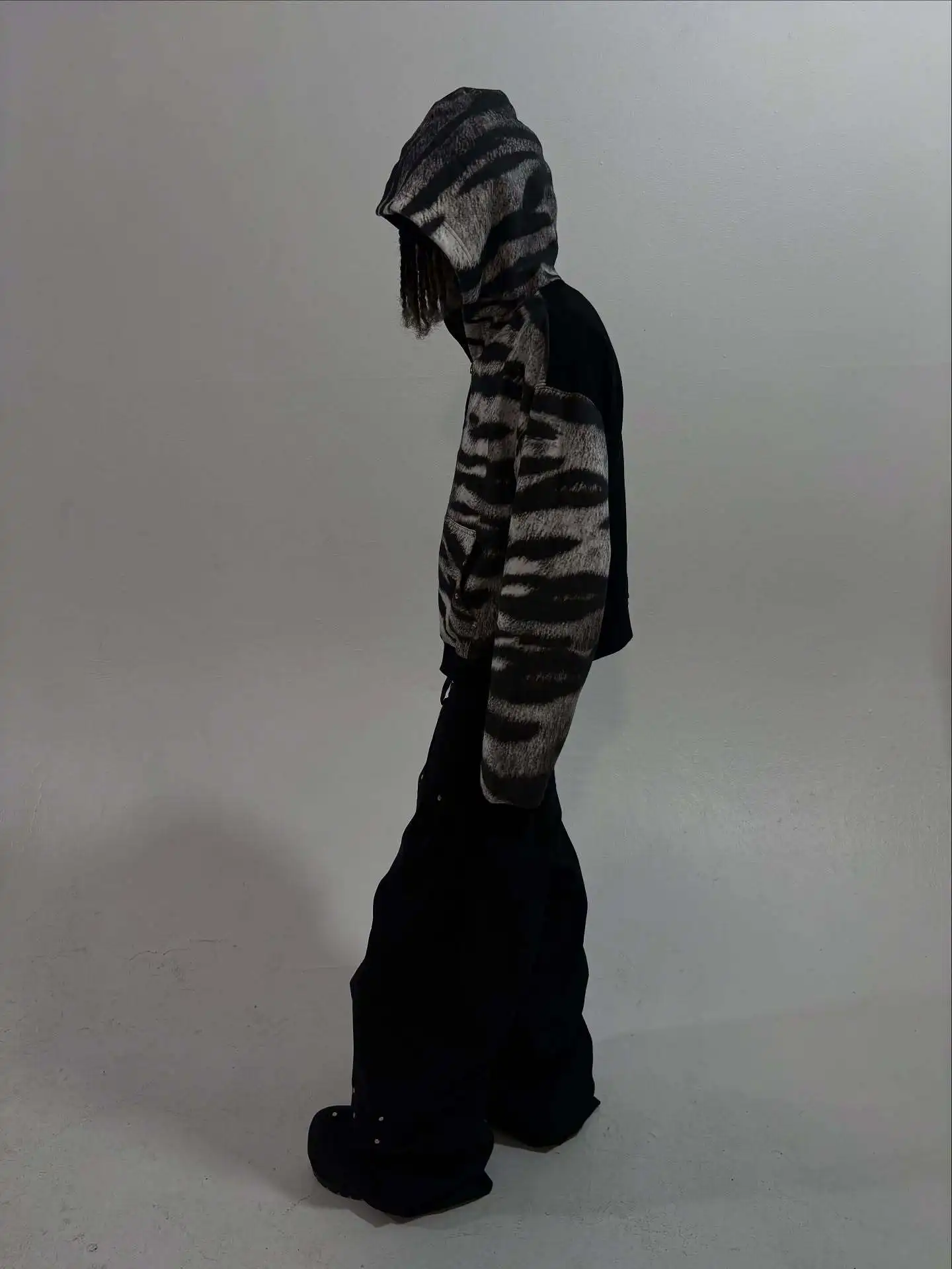 الأوروبية والأمريكية الهيب هوب شخصية يين يانغ معطف زيبرا نمط الربط برشام أسود فضفاض الرجال المرأة قلنسوة بسحاب #4