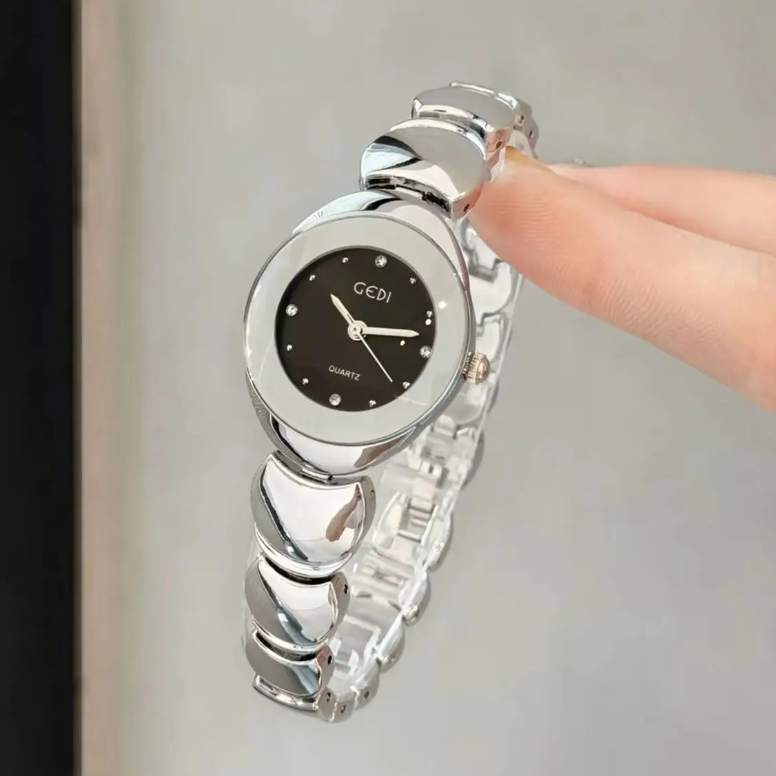 

Fashionable Affordable Luxury Women's Watch,Water-Resistant Stainless Steel Round Strap, Elegant Quartz Ladies' Wristwatch Gift