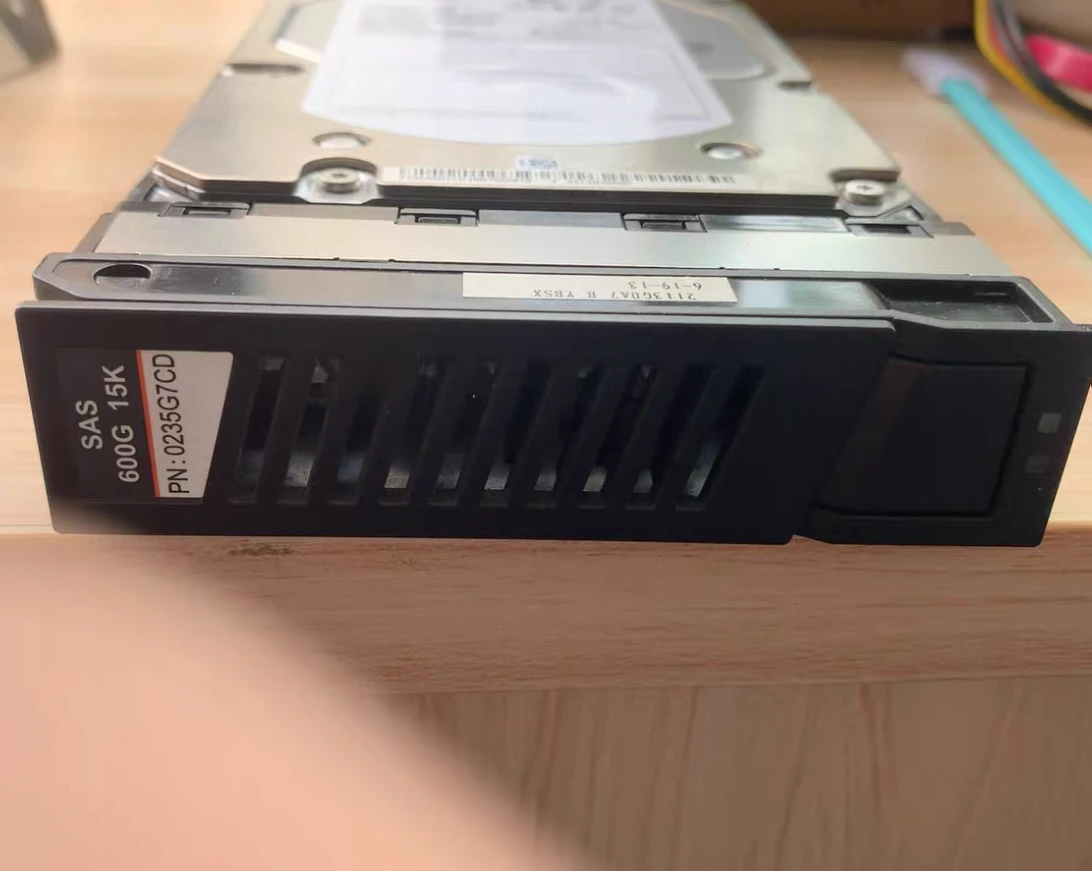 

Для жесткого диска 0235G7CD 600G 15K SAS 3,5-дюймового формата S2200T S2600T S5500T