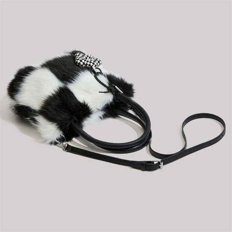 New High Quality Plush Handbag Women\'s Faux Fur Trend Shoulder Bag Stylish Black And White Checkered Design Plush Handbag