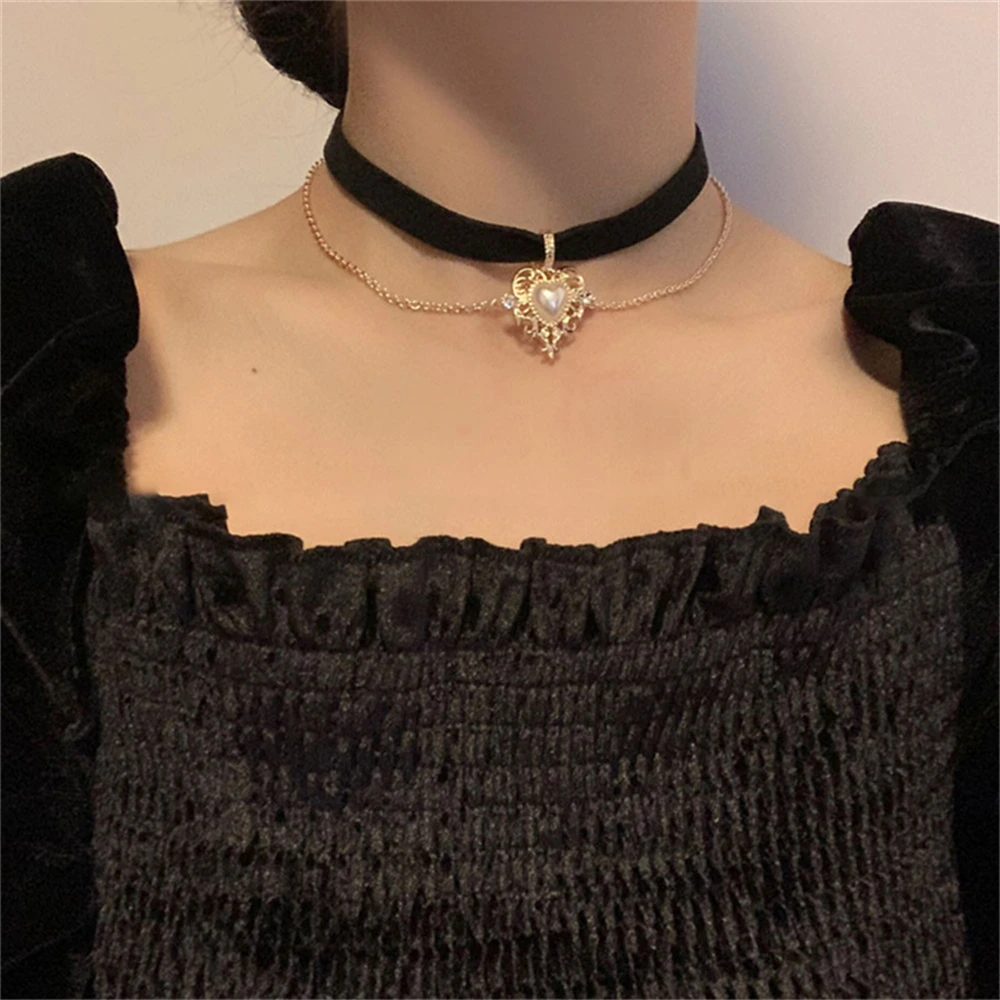 Black Velvet Heart Choker Necklace Multilayer Hollowed Clavicle Chain Vintage Gothic Jewelry Baroque Pearl Necklace for Women